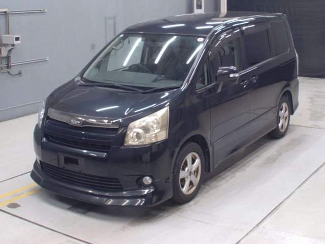 TOYOTA NOAH 2008