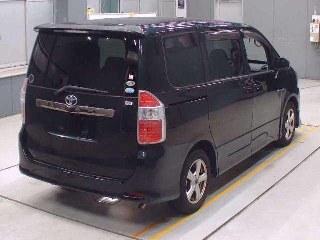 TOYOTA NOAH 2008