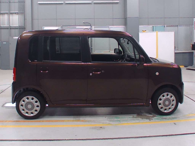 TOYOTA PIXIS SPACE 2016
