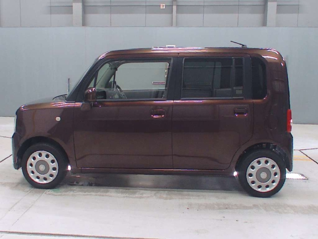 TOYOTA PIXIS SPACE 2016