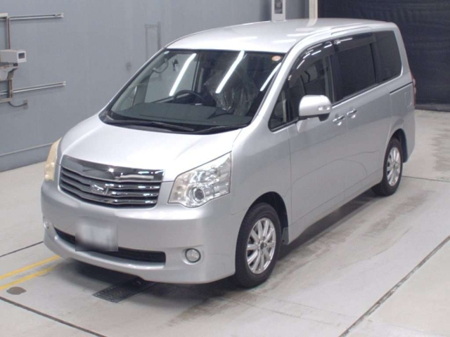 TOYOTA NOAH 2012