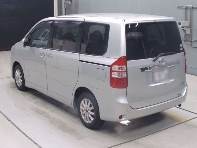 TOYOTA NOAH 2012