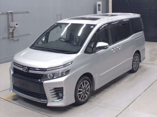 TOYOTA VOXY 2014