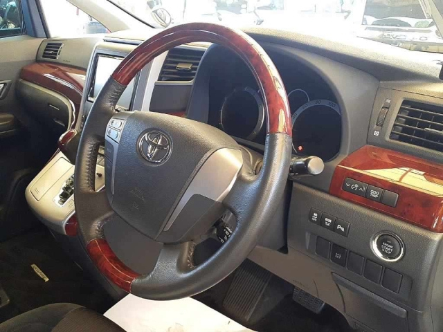 TOYOTA VELLFIRE 2011