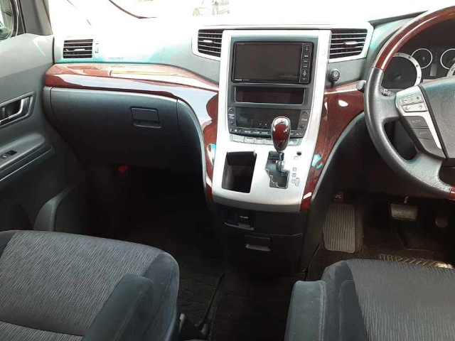 TOYOTA ALPHARD 2010