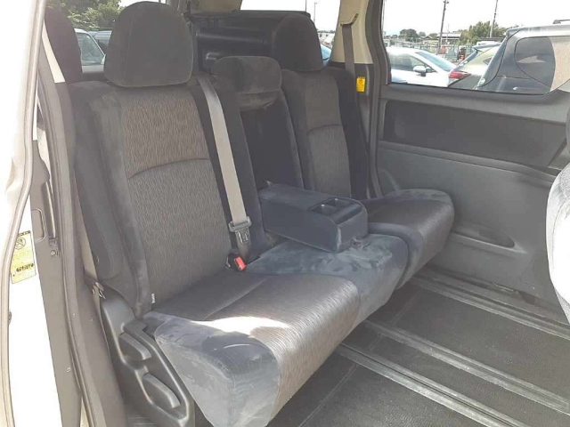 TOYOTA ALPHARD 2010