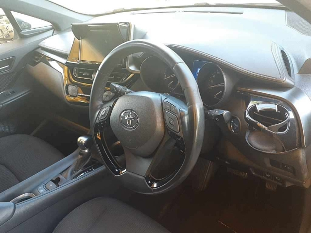 TOYOTA C-HR 2017