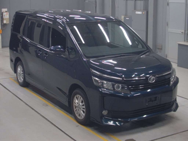 TOYOTA VOXY 2016
