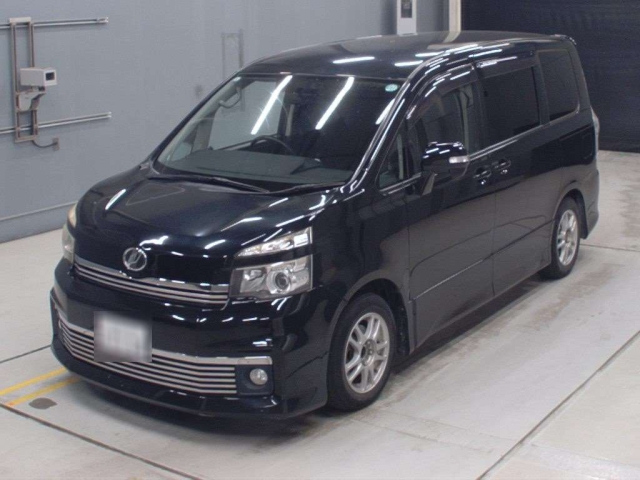 TOYOTA VOXY 2011