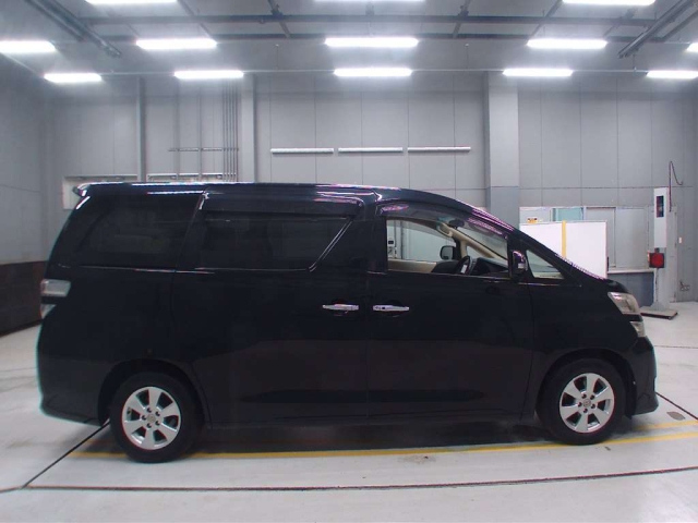 TOYOTA VELLFIRE 2011