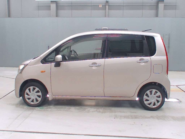 DAIHATSU MOVE 2013