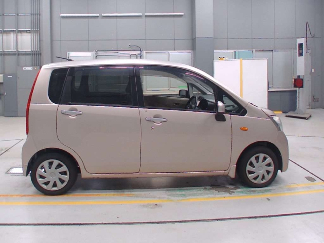 DAIHATSU MOVE 2013