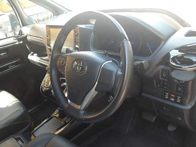 TOYOTA ESQUIRE 2018