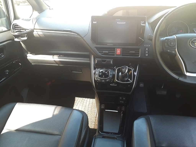 TOYOTA ESQUIRE 2018