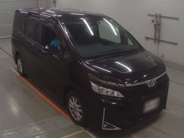 TOYOTA VOXY 2018