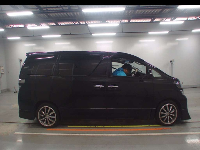TOYOTA VELLFIRE 2013