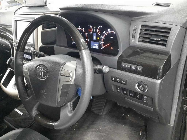 TOYOTA VELLFIRE 2013