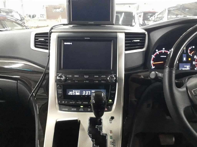 TOYOTA VELLFIRE 2013