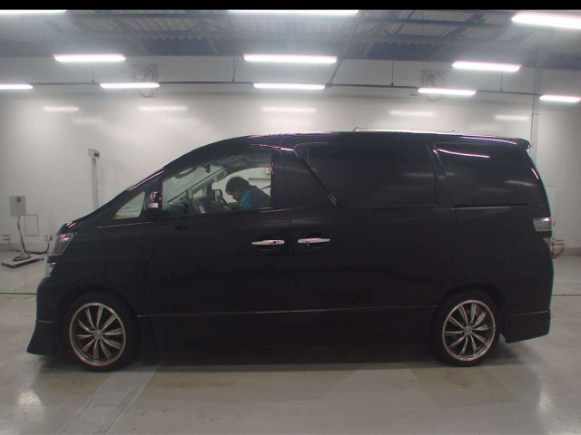 TOYOTA VELLFIRE 2013