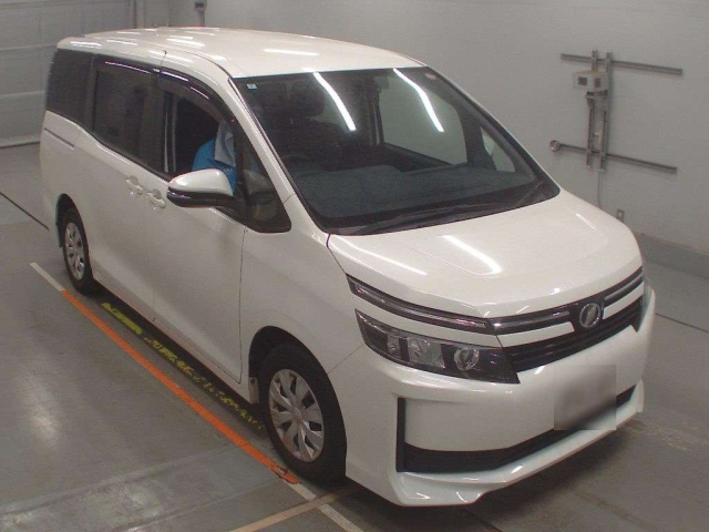 TOYOTA VOXY 2014