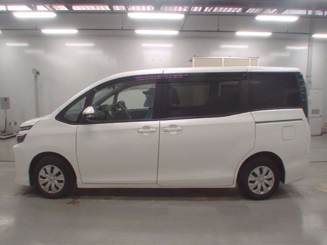 TOYOTA VOXY 2014