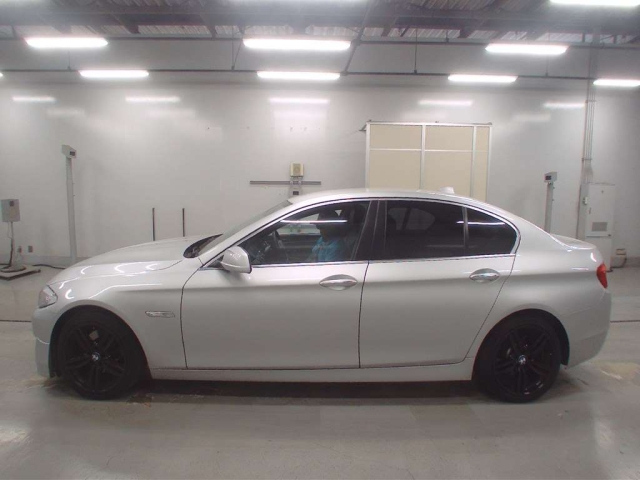 BMW 5 SERIES 2013
