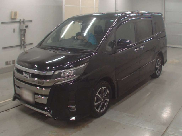 TOYOTA NOAH 2018
