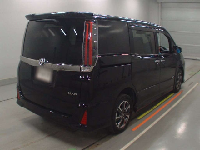 TOYOTA NOAH 2018