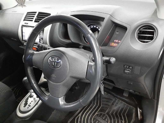 TOYOTA IST 2009