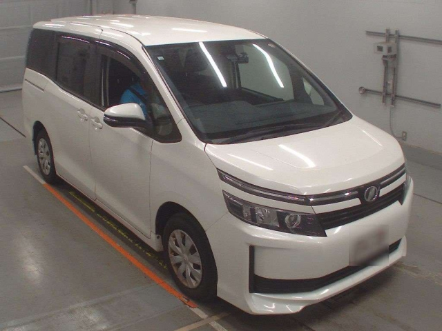 TOYOTA VOXY 2016
