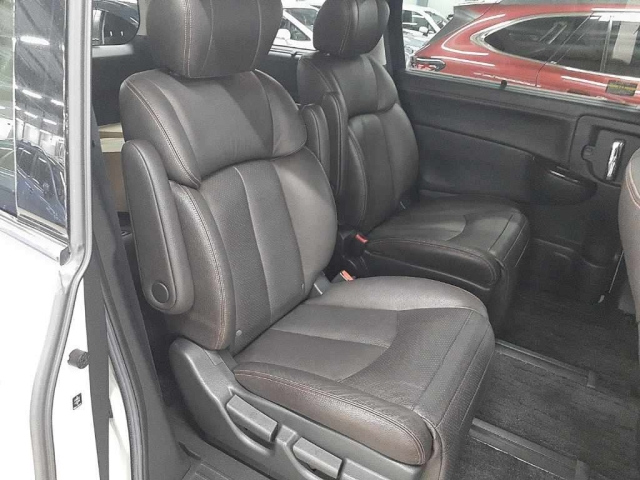 NISSAN ELGRAND 2010