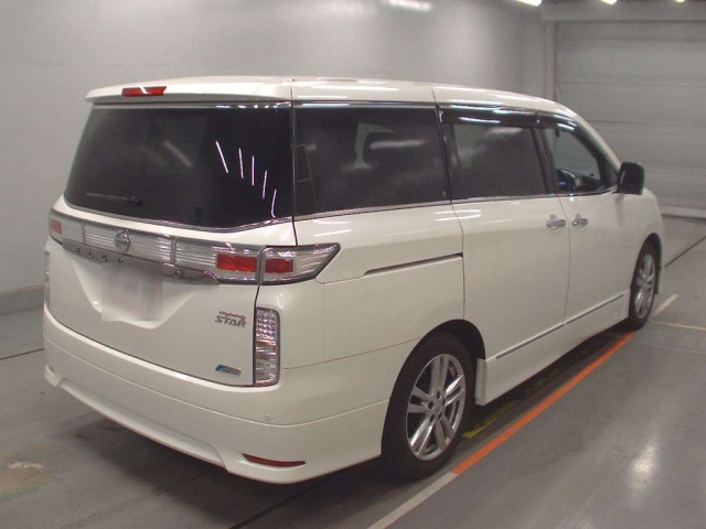 NISSAN ELGRAND 2010