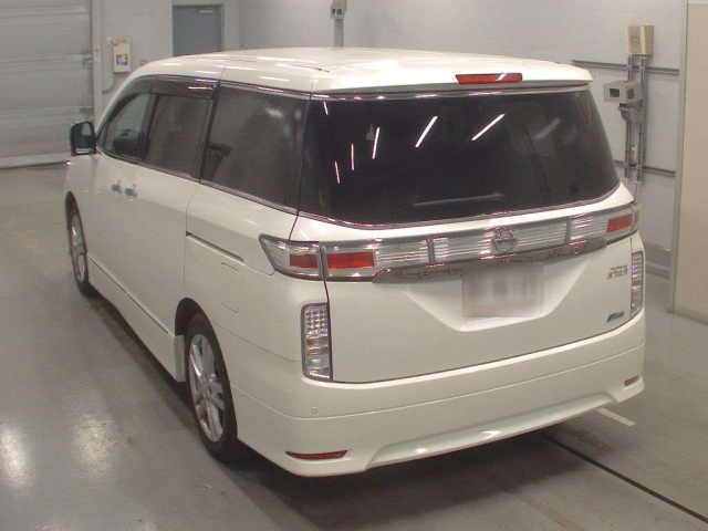 NISSAN ELGRAND 2010