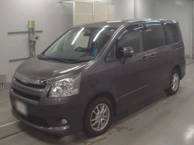 TOYOTA NOAH 2008