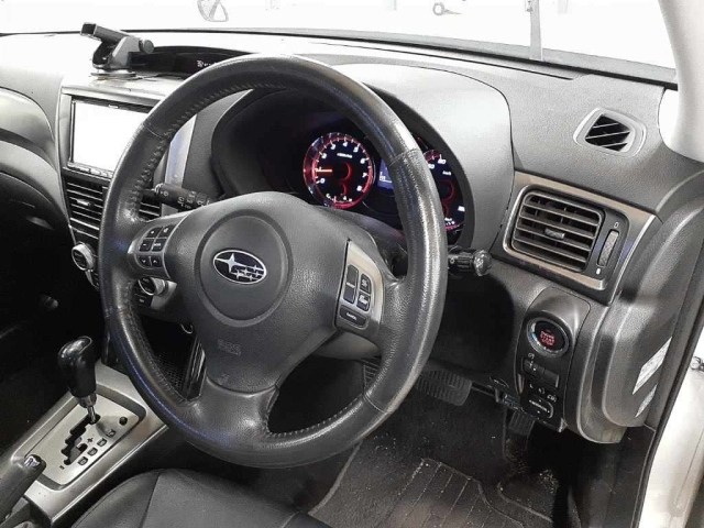 SUBARU FORESTER 2011