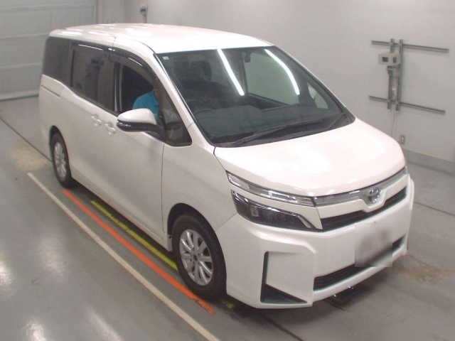 TOYOTA VOXY 2018