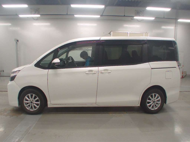 TOYOTA VOXY 2018