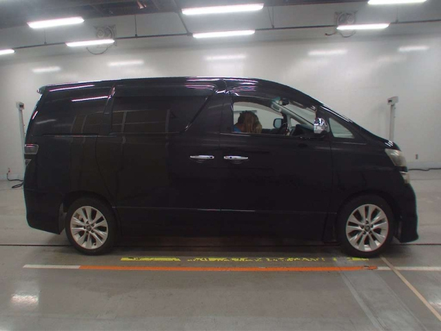 TOYOTA VELLFIRE 2009