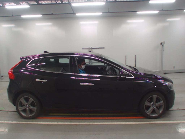 VOLVO V40 2014