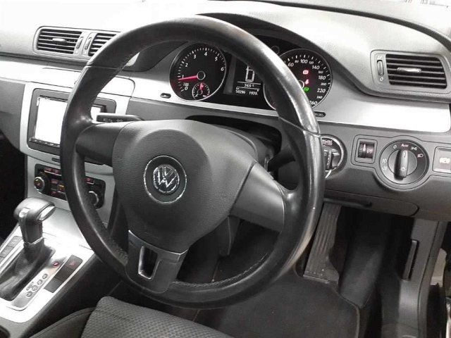 VOLKSWAGEN PASSAT VARIANT 2010