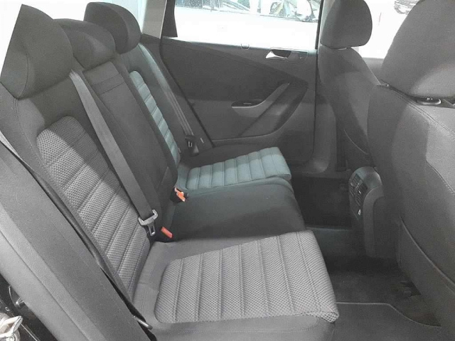 VOLKSWAGEN PASSAT VARIANT 2010