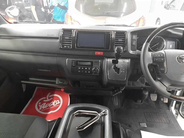 TOYOTA HIACE VAN 2023