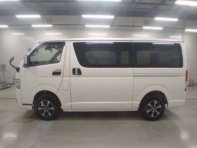 TOYOTA HIACE VAN 2023