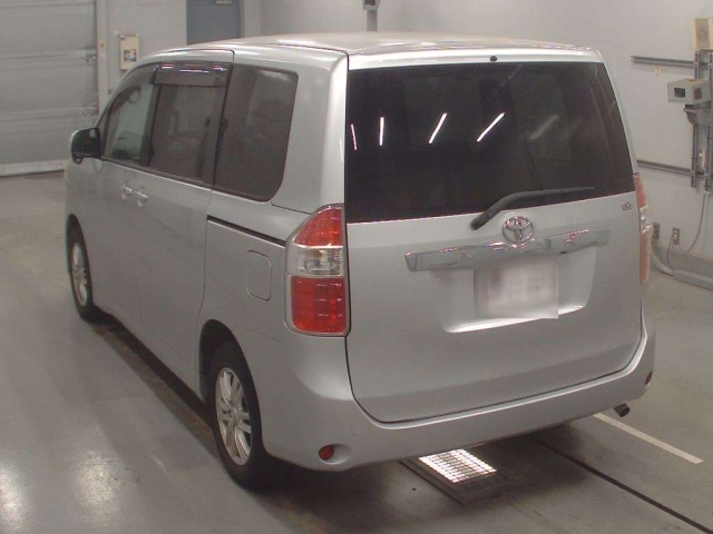 TOYOTA NOAH 2008