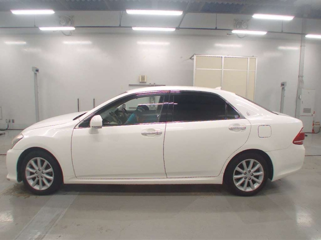 TOYOTA CROWN 2010