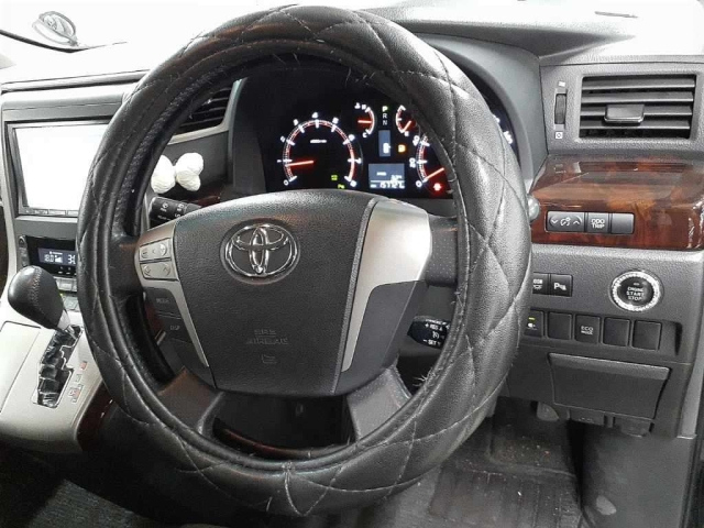 TOYOTA ALPHARD 2011