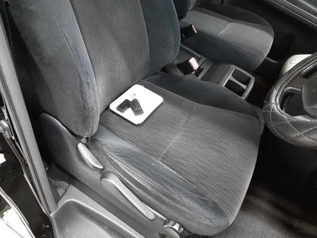 TOYOTA ALPHARD 2011