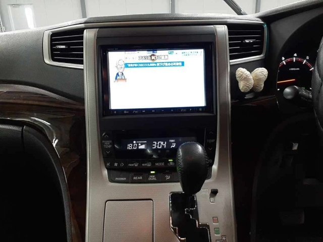 TOYOTA ALPHARD 2011