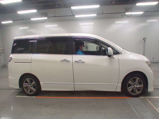 NISSAN ELGRAND 2013