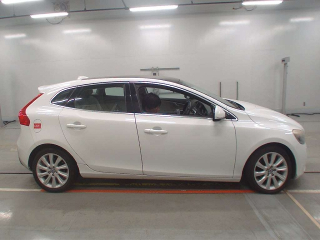 VOLVO V40 2014